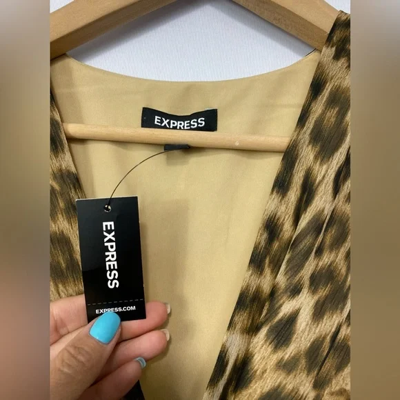 NWT-Express Cheetah V neck Cinch waist tie back Dress SM - Picture 4 of 12